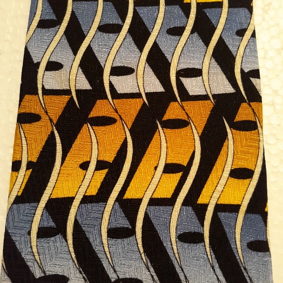 Quality 100% Silk Geometric Yellow Blue Tie Matrix - Picture 4 of 4